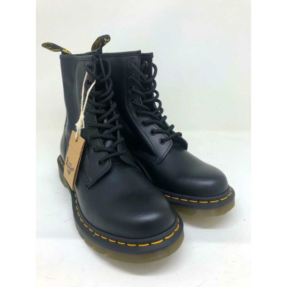 Dr. Martens NWT! Black 1460 Combat boot. Lace up, lug sole. Sz 7/ EU 38